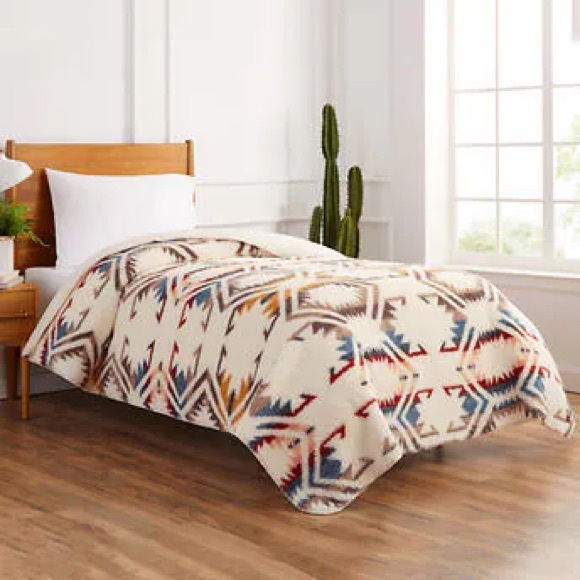 Pendleton Sherpa Fleece Reversible Blanket Throw Aztec QUEEN- BRAND NEW - Picture 3 of 7